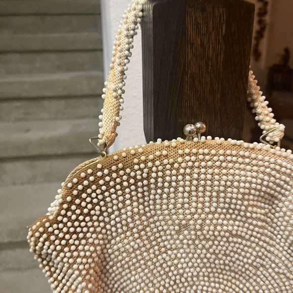 Vintage beaded handbag with clasp with pearl like embellishments - Picture 11 of 15